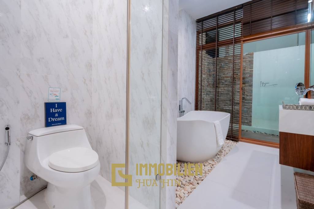 Modernes Design / 279 qm Wohnfläche / luxuriöse Bäder