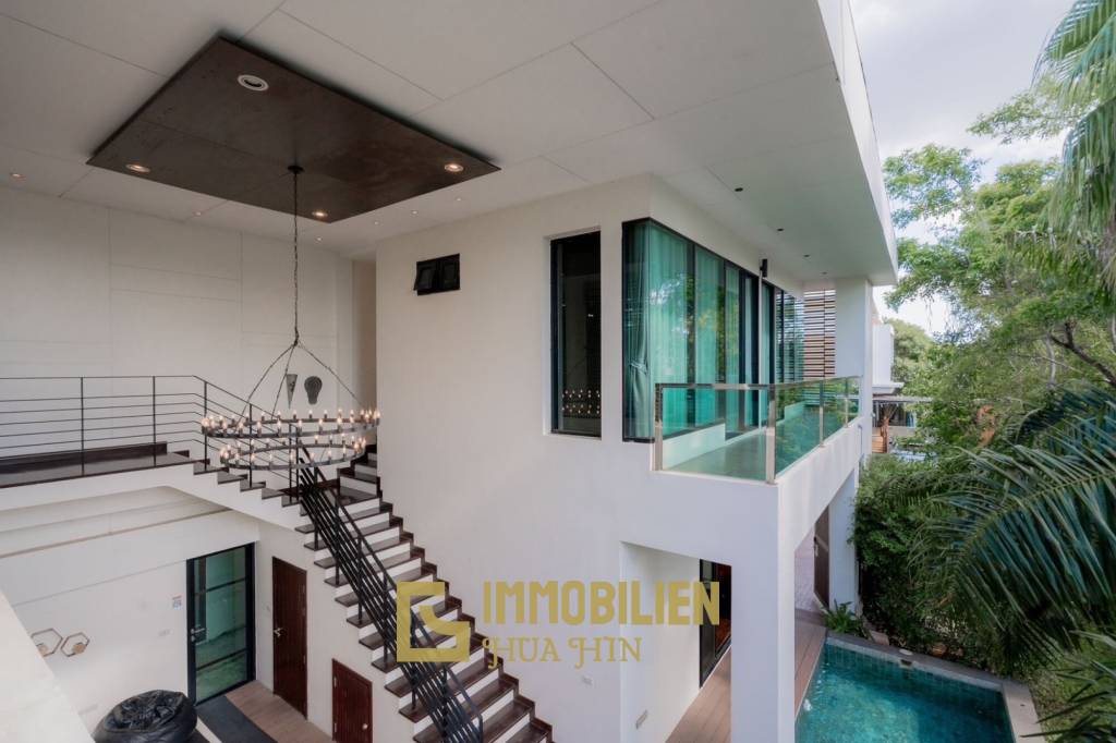 Modernes Design / 299 qm Wohnfläche / Galerie