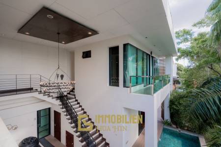 Modernes Design / 299 qm Wohnfläche / Galerie