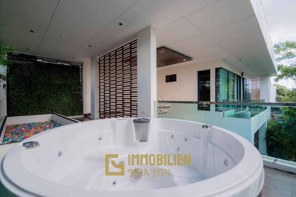 Modernes Design / 299 qm Wohnfläche / Galerie