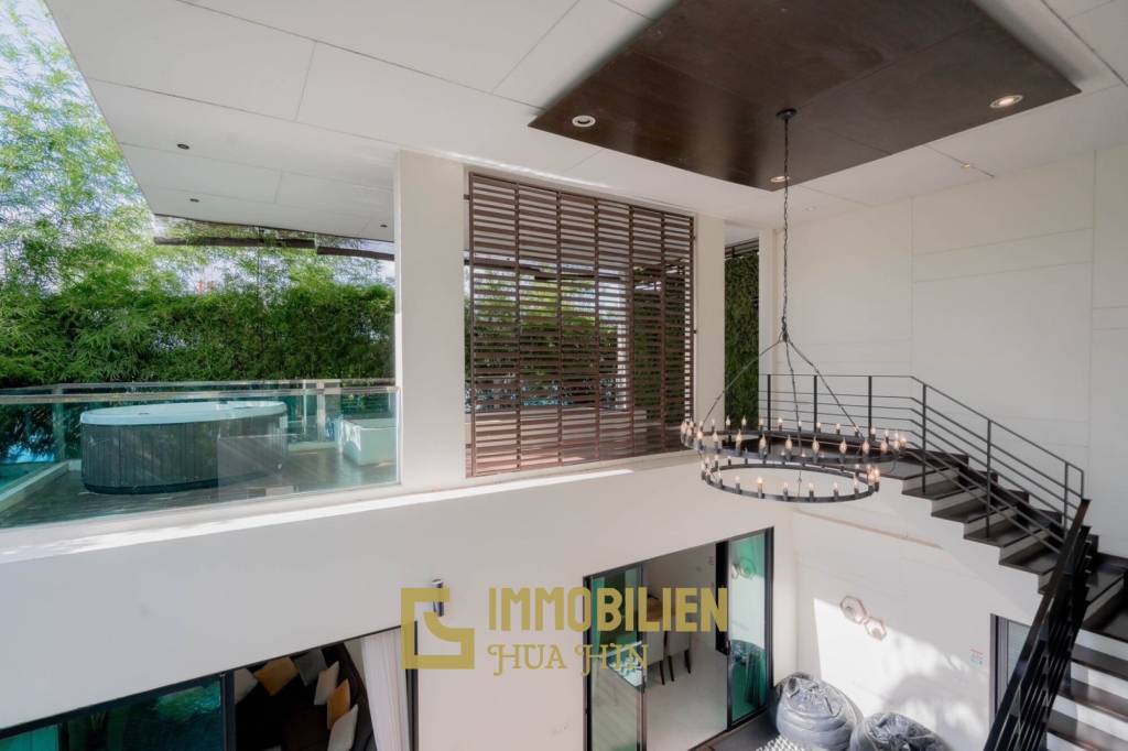 Modernes Design / 299 qm Wohnfläche / Galerie