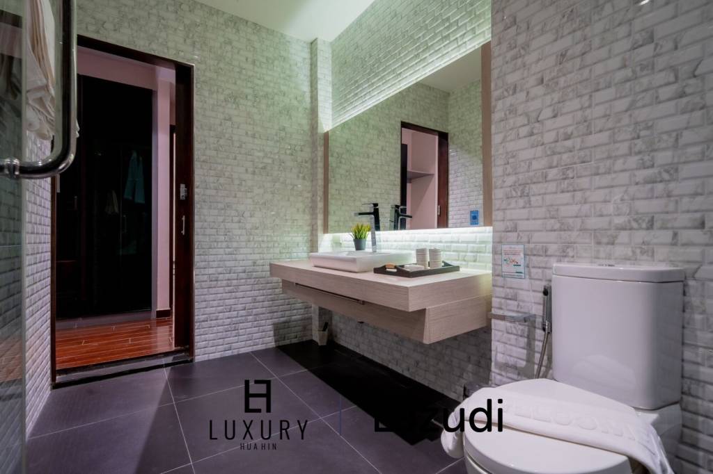 299 sqm Modern Pool Villa in Thap Tai Hua Hin