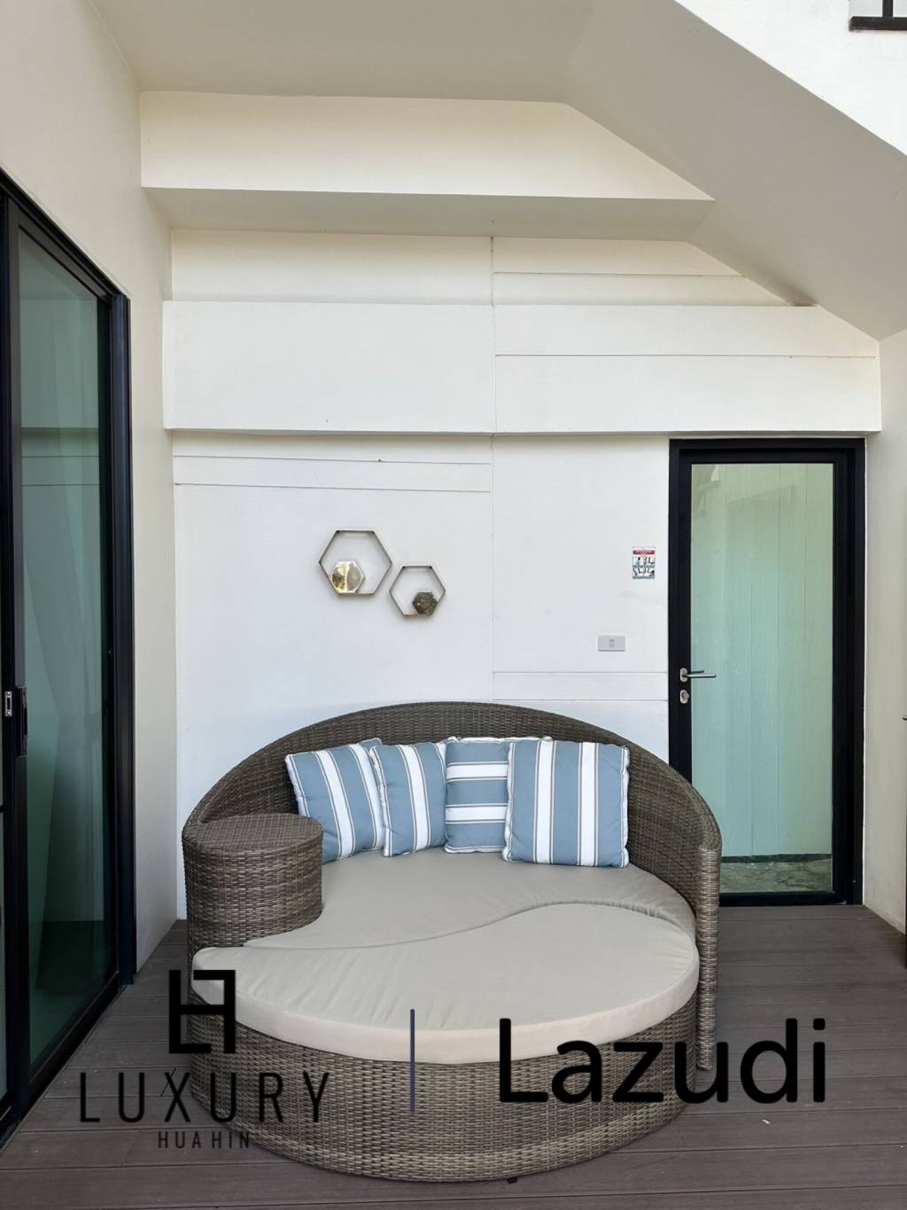 299 sqm Modern Pool Villa in Thap Tai Hua Hin