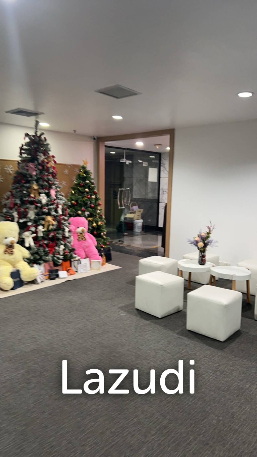 Modern 30 sqm office in Green Tower Khlong Toei Bangkok