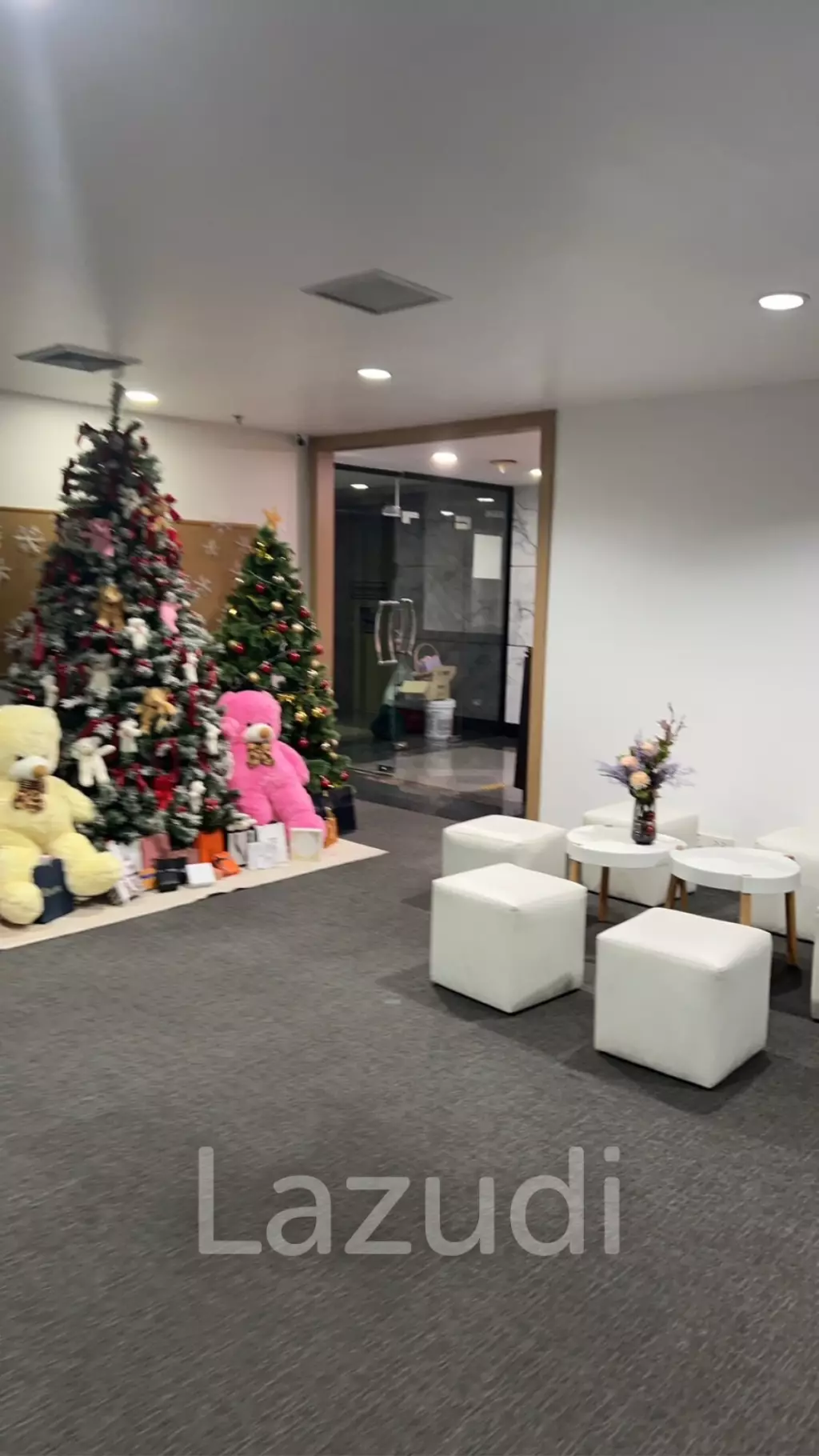 Modern 30 sqm office in Green Tower Khlong Toei Bangkok