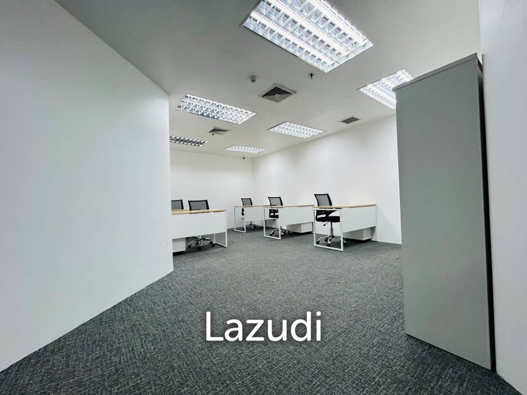 Modern 30 sqm office in Green Tower Khlong Toei Bangkok