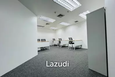 Modern 30 sqm office in Green Tower Khlong Toei Bangkok