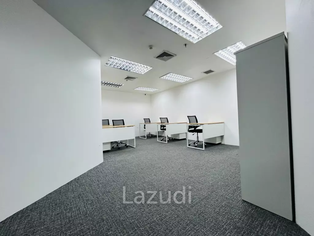 Modern 30 sqm office in Green Tower Khlong Toei Bangkok