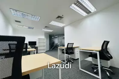 Modern 30 sqm office in Green Tower Khlong Toei Bangkok