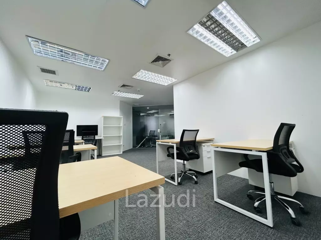 Modern 30 sqm office in Green Tower Khlong Toei Bangkok