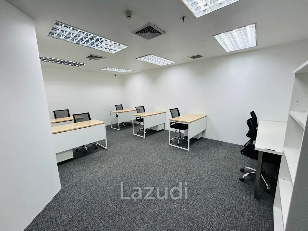 Modern 30 sqm office in Green Tower Khlong Toei Bangkok