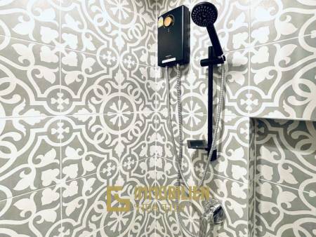 5. Stock / voll möbliert / Balkon