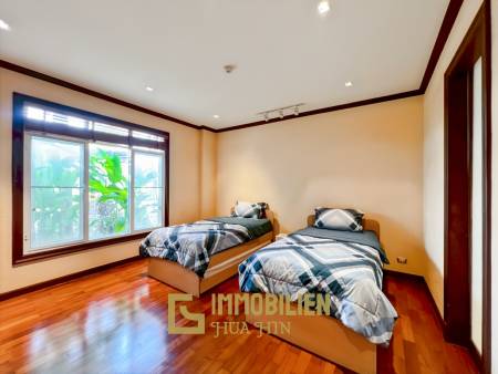 direkter Poolzugang / 148 qm Wohnfläche / 2 Schlafzimmer + 2 Badezimmer