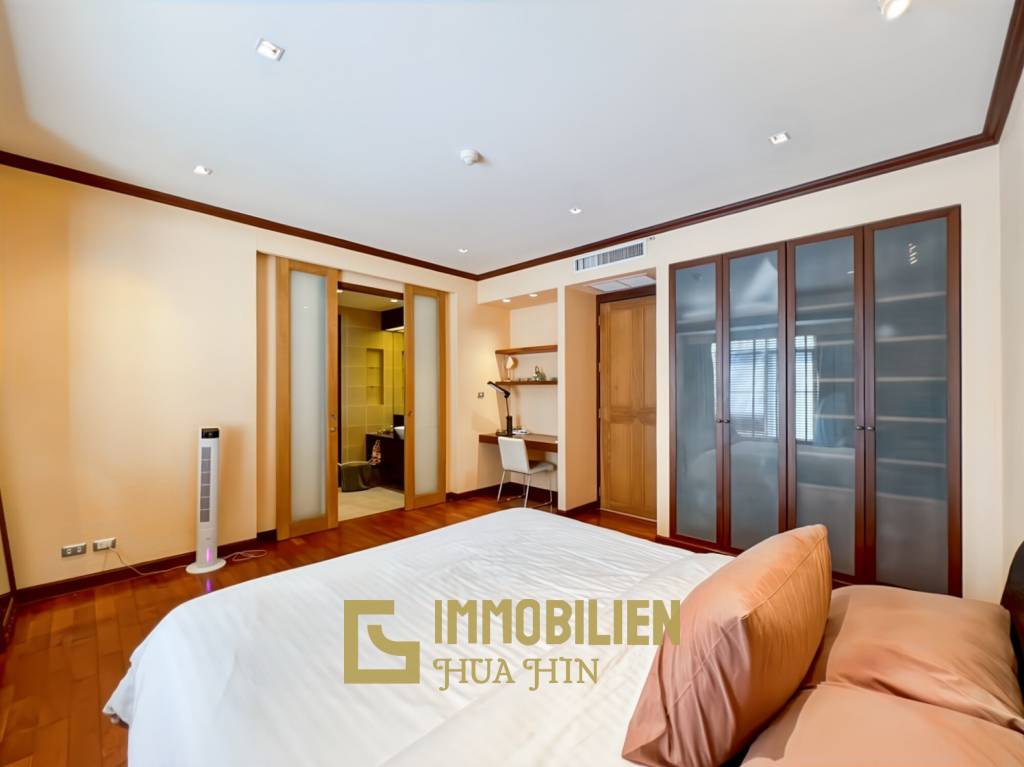 direkter Poolzugang / 148 qm Wohnfläche / 2 Schlafzimmer + 2 Badezimmer