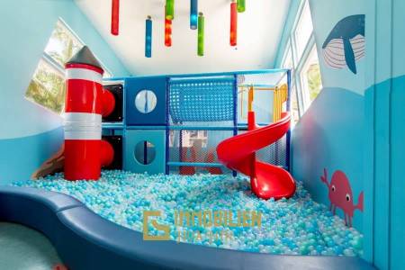 direkter Poolzugang / 148 qm Wohnfläche / 2 Schlafzimmer + 2 Badezimmer