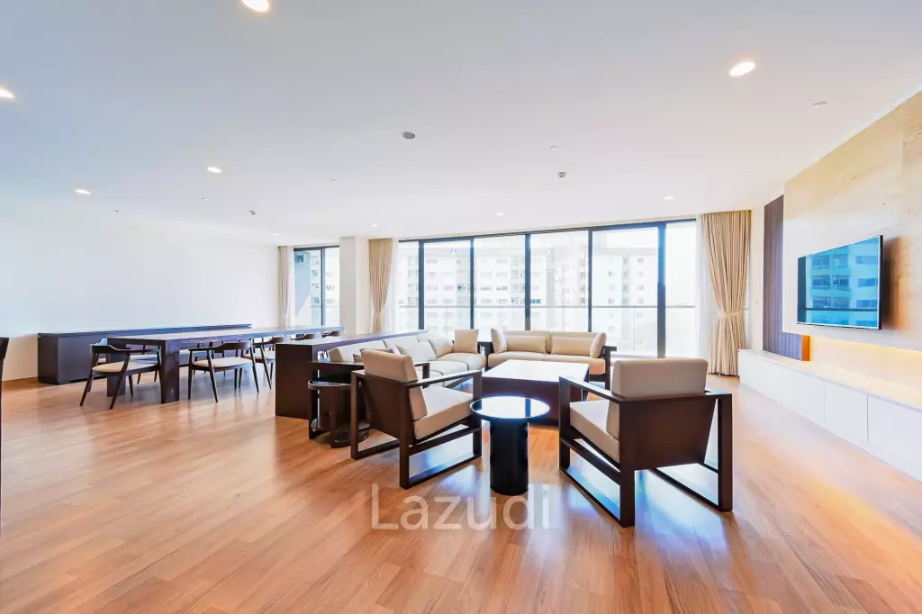 3 Bed 4 Bath Condo For Sale in Park Court Sukhumvit 77