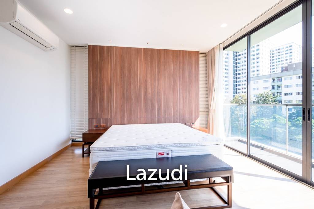 3 Bed 4 Bath Condo For Sale in Park Court Sukhumvit 77