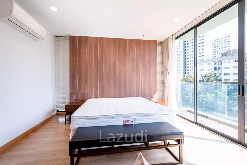 3 Bed 4 Bath Condo For Sale in Park Court Sukhumvit 77