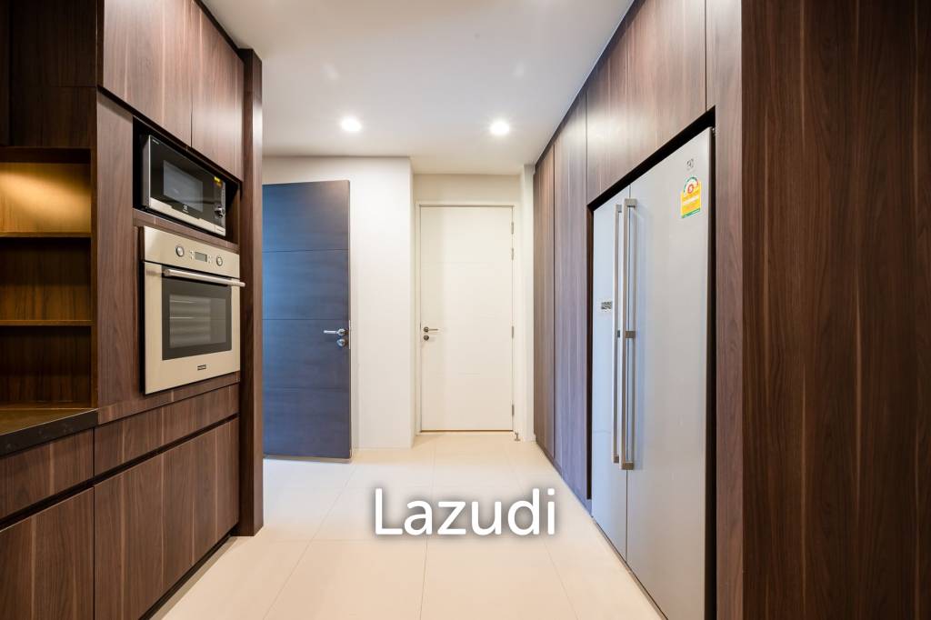 3 Bed 4 Bath Condo For Sale in Park Court Sukhumvit 77