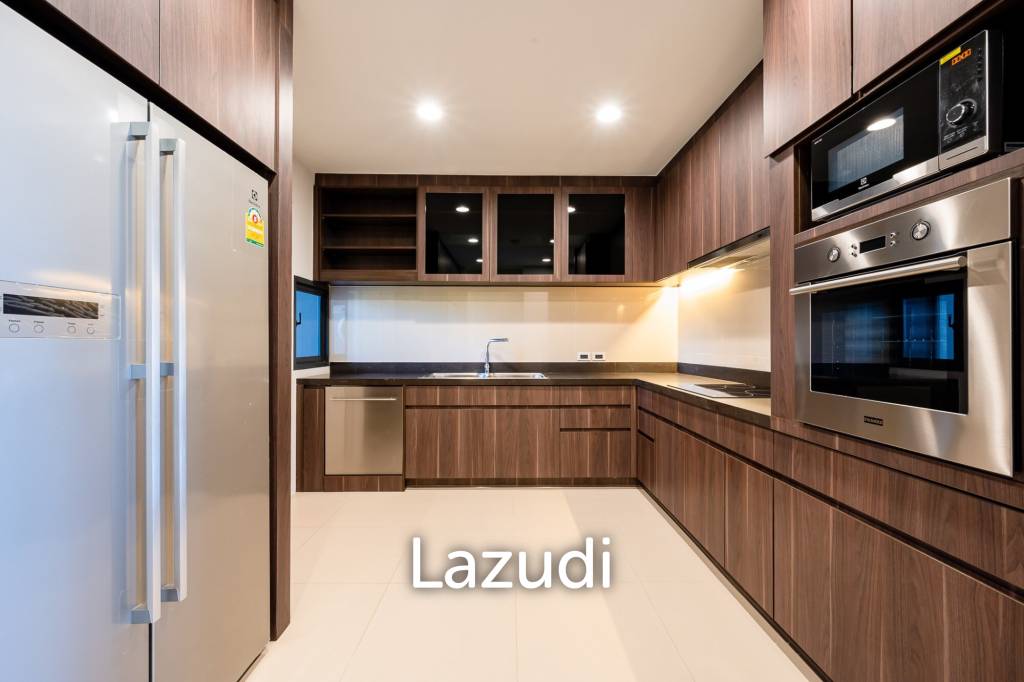 3 Bed 4 Bath Condo For Sale in Park Court Sukhumvit 77