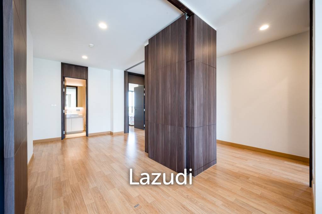 3 Bed 4 Bath Condo For Sale in Park Court Sukhumvit 77