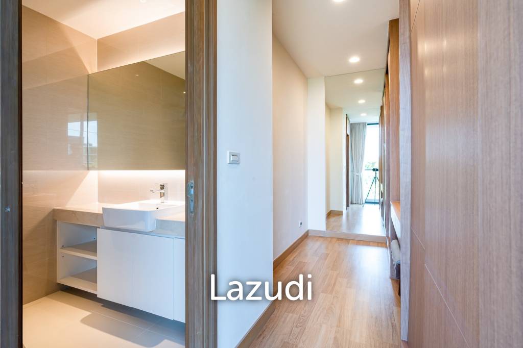 3 Bed 4 Bath Condo For Sale in Park Court Sukhumvit 77