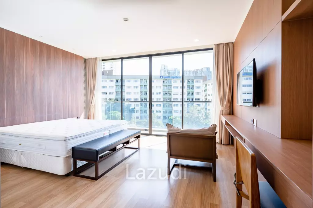 3 Bed 4 Bath Condo For Sale in Park Court Sukhumvit 77