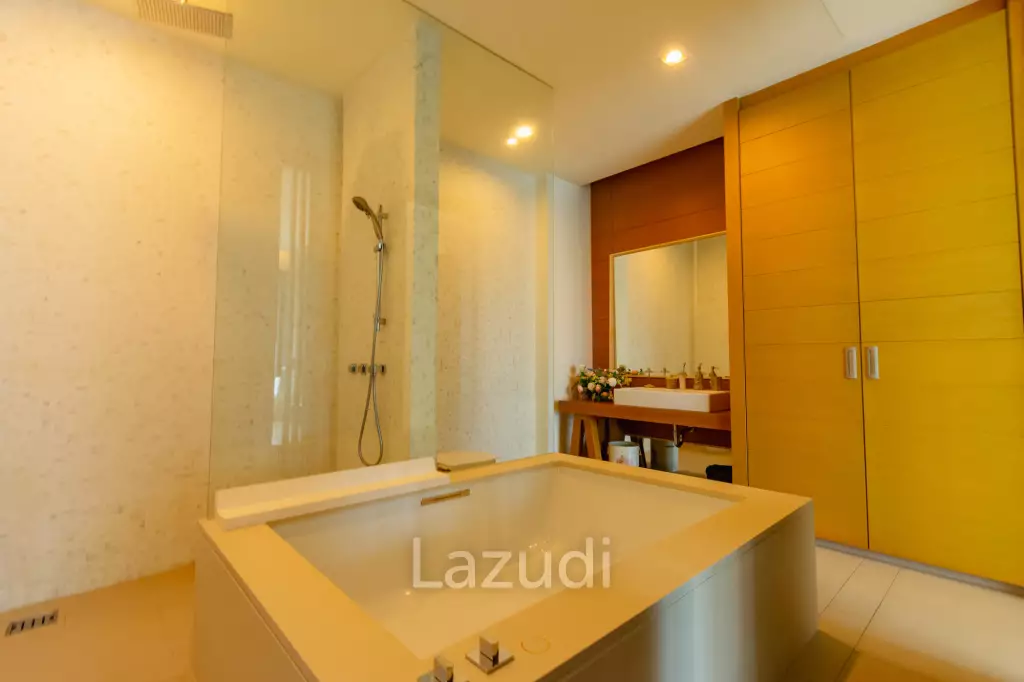 Sea-view Luxlury 3-bedroom  condominium