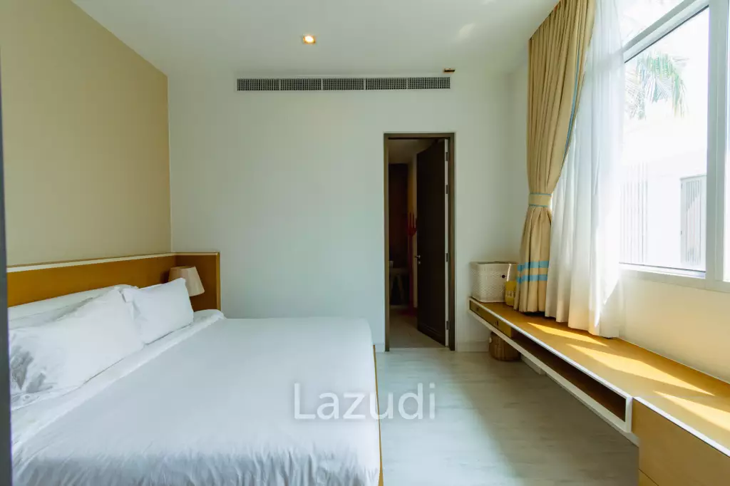 Sea-view Luxlury 3-bedroom  condominium