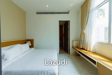 Sea-view Luxlury 3-bedroom  condominium