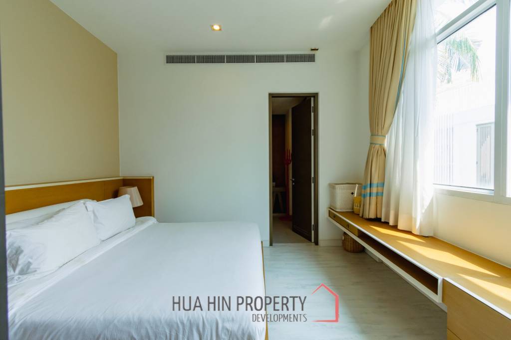 Sea-view Luxlury 3-bedroom  condominium