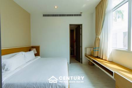 Sea-view Luxlury 3-bedroom  condominium