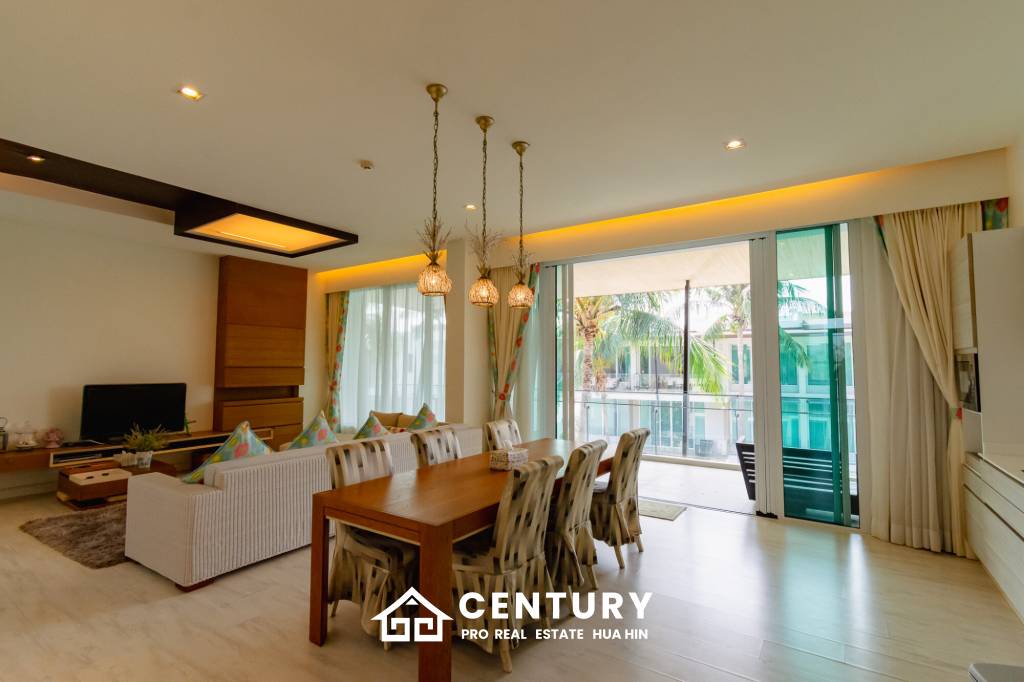 Sea-view Luxlury 3-bedroom  condominium