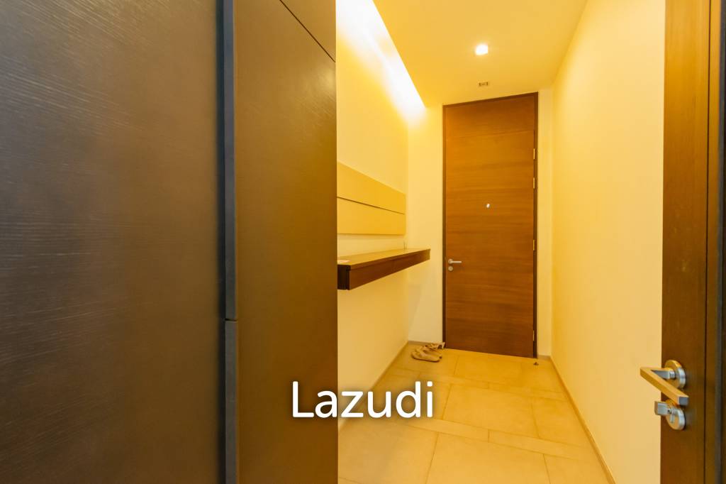Sea-view Luxlury 3-bedroom  condominium