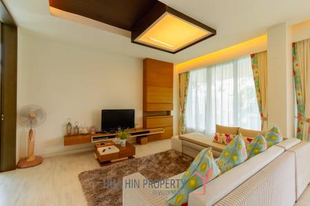 Sea-view Luxlury 3-bedroom  condominium