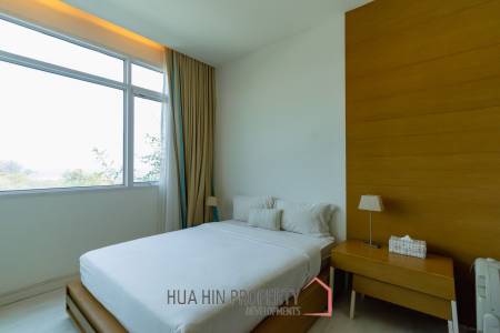 Sea-view Luxlury 3-bedroom  condominium