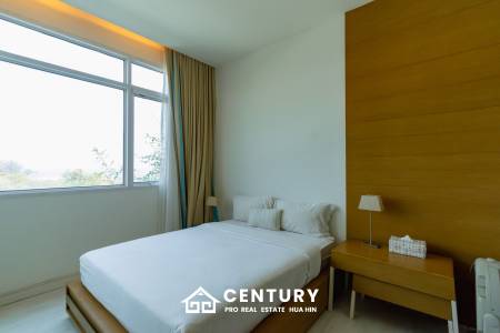 Sea-view Luxlury 3-bedroom  condominium