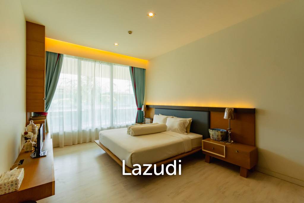 Sea-view Luxlury 3-bedroom  condominium