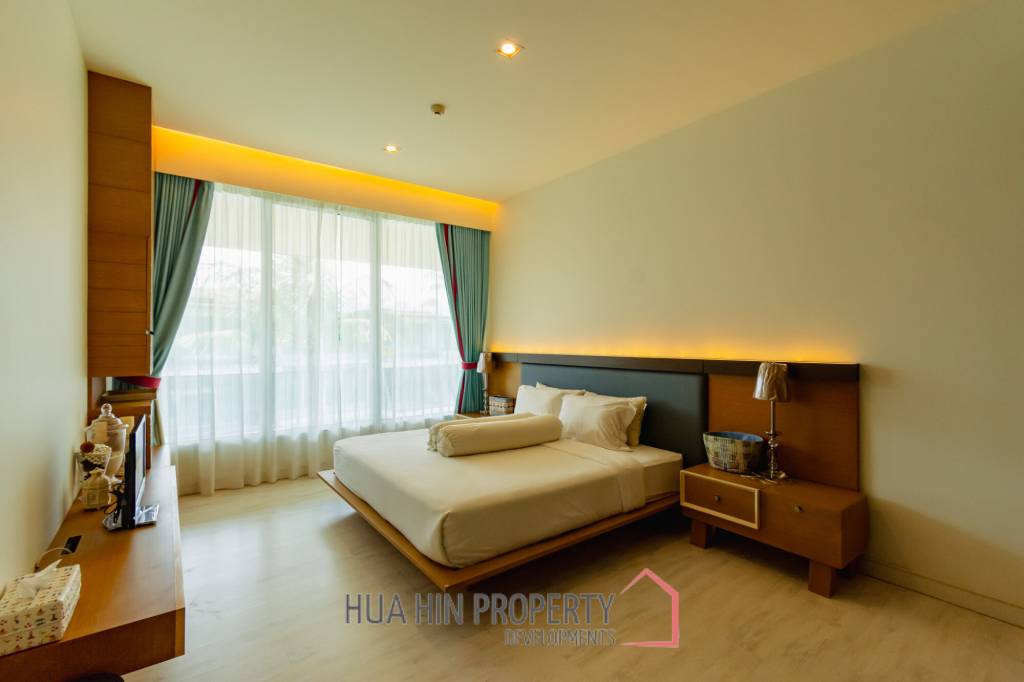 Sea-view Luxlury 3-bedroom  condominium