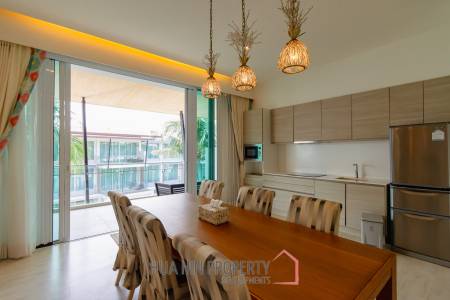 Sea-view Luxlury 3-bedroom  condominium