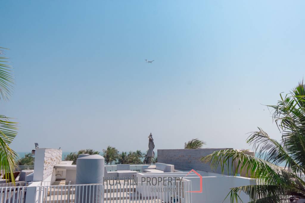 Sea-view Luxlury 3-bedroom  condominium