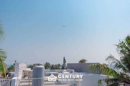 Sea-view Luxlury 3-bedroom  condominium