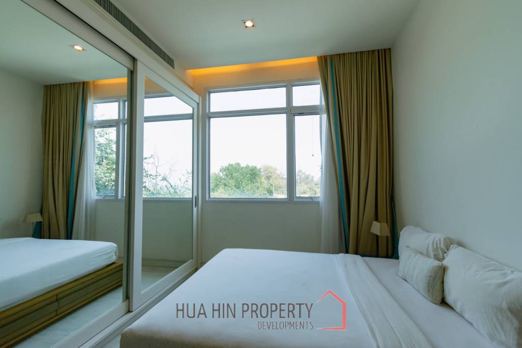 Sea-view Luxlury 3-bedroom  condominium