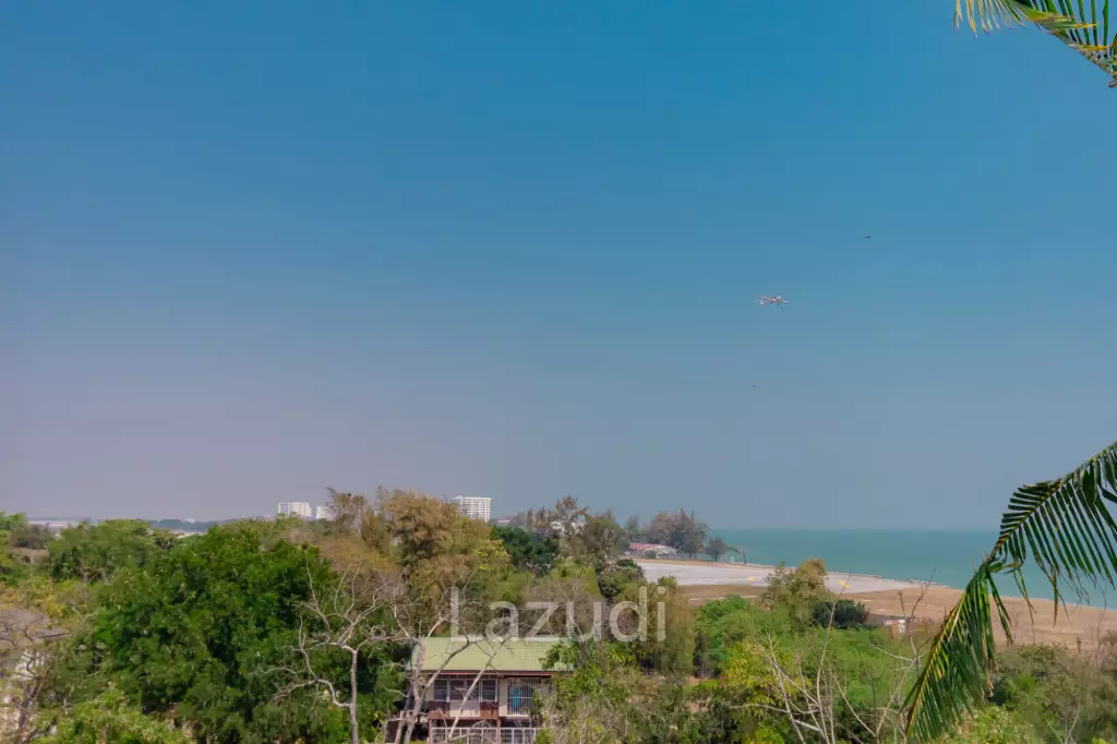 Sea-view Luxlury 3-bedroom  condominium