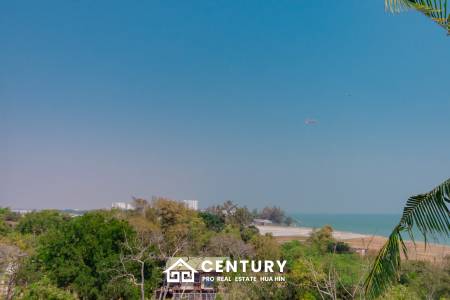 Sea-view Luxlury 3-bedroom  condominium