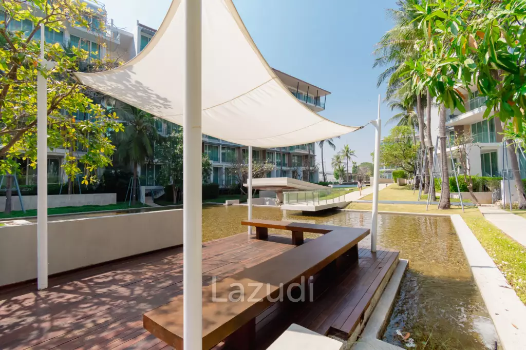 Sea-view Luxlury 3-bedroom  condominium