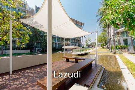 Sea-view Luxlury 3-bedroom  condominium