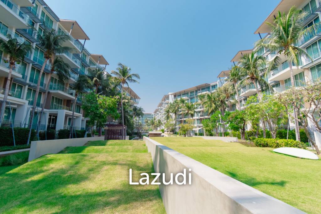 Sea-view Luxlury 3-bedroom  condominium