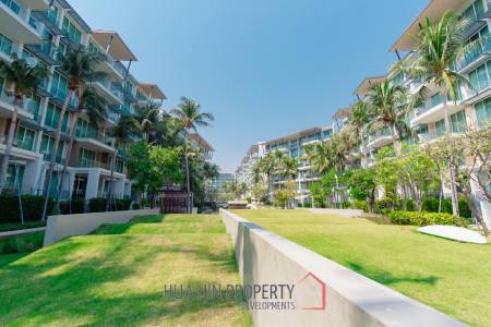 Sea-view Luxlury 3-bedroom  condominium