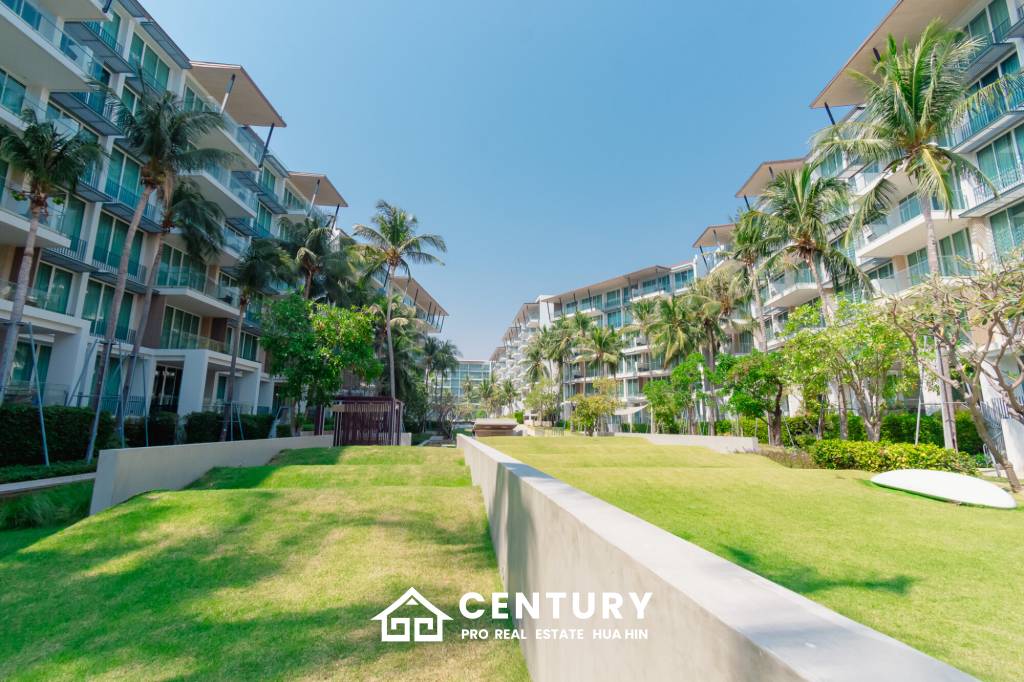 Sea-view Luxlury 3-bedroom  condominium